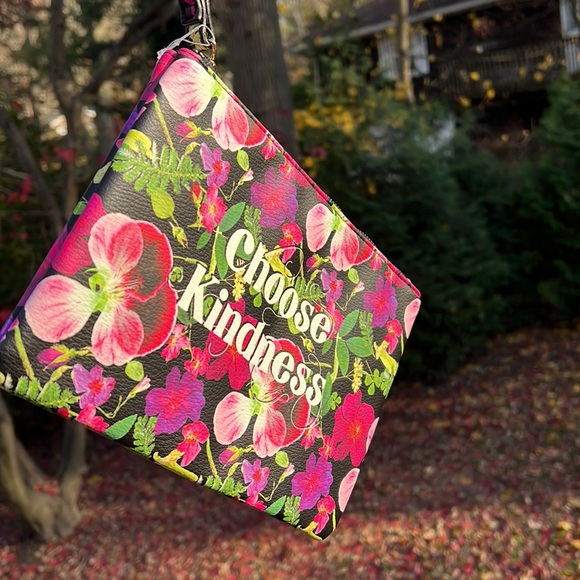 New Betsey Johnson CHOOSE KINDNESS Floral Pouch Wristlet - Picture 9 of 15